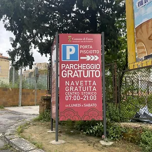 La Casa Sulla Piazza , Enna Italie